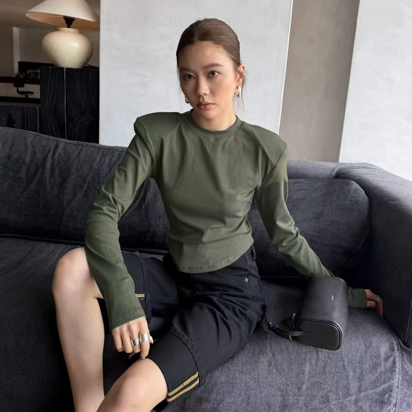 垫肩长袖t恤女显瘦内搭打底衫图片