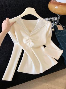 2025冬装新款法式别致V领扭结针织衫女修身显瘦打底衫毛衣53474