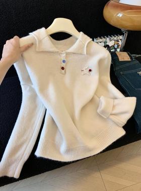 冬季新款时尚减龄卡通刺绣翻领时尚半纽扣针织衫上衣女53516