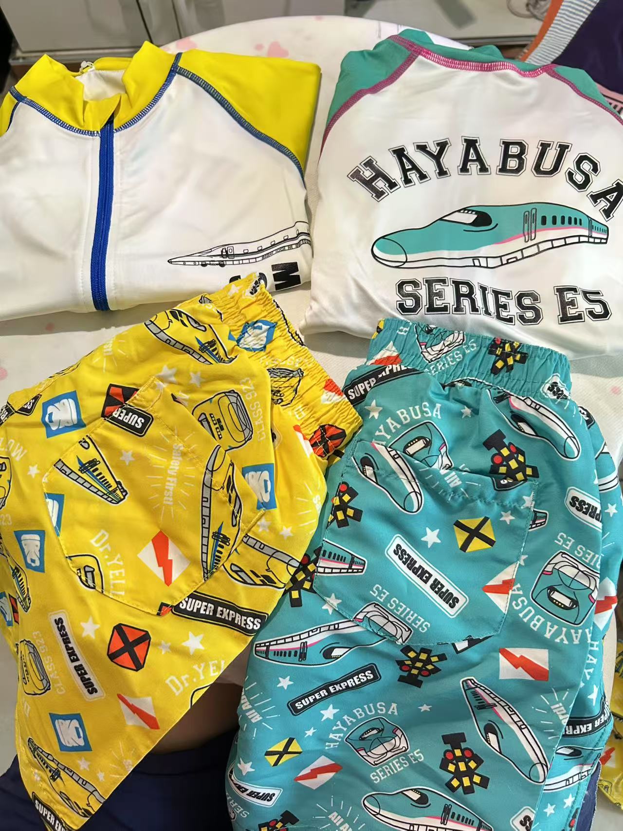 日单*卡通新干线动车儿童泳衣男童女童分体泳衣防晒衣多美卡