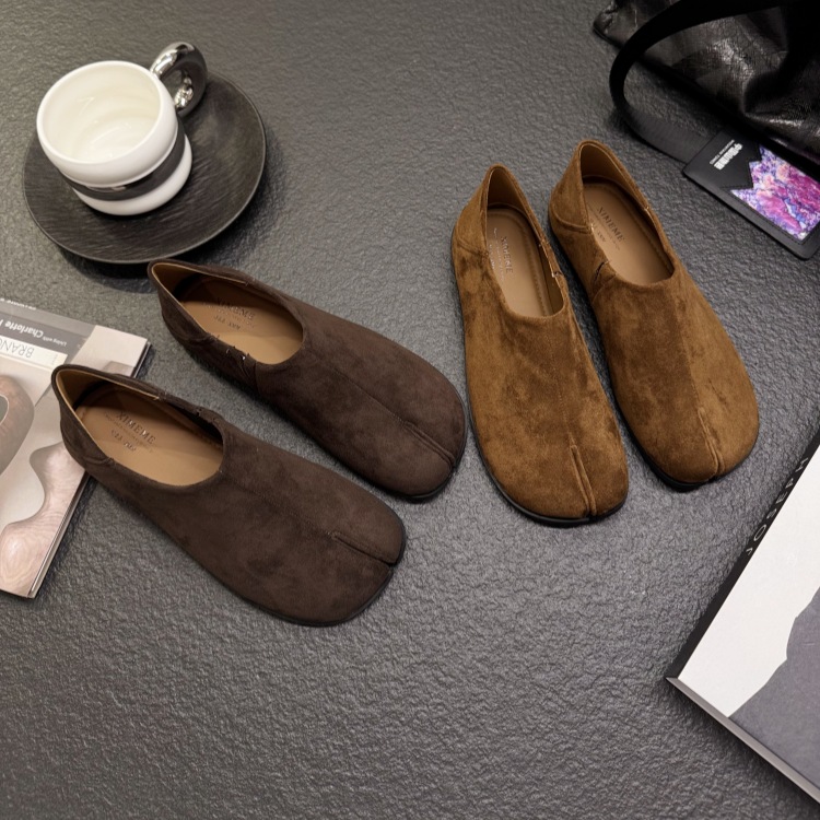 一脚蹬低跟分趾深口单鞋