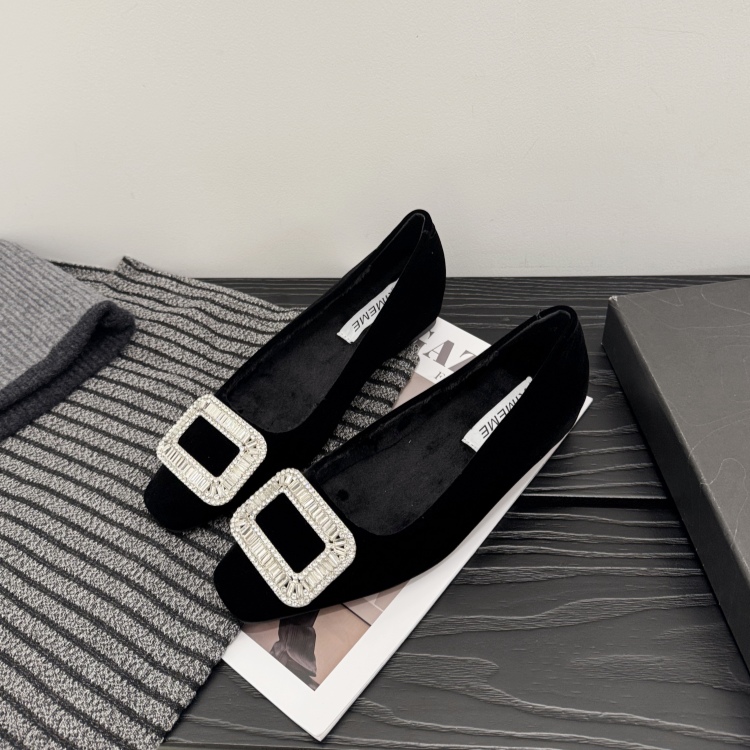 小香风方扣水钻浅口加绒单鞋