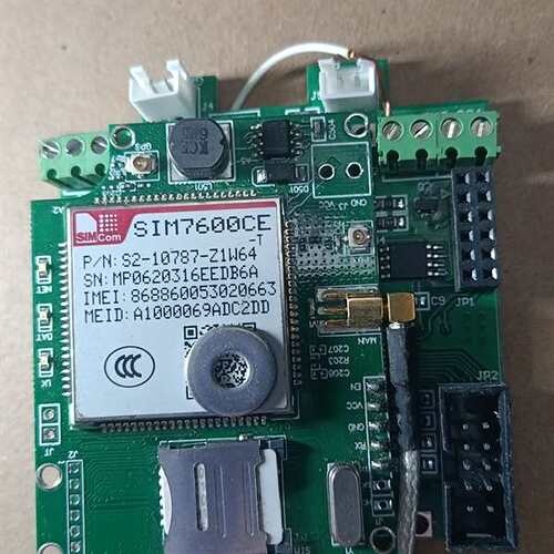 可维修SIM7600CE ,只有一个。下面还有一片板子