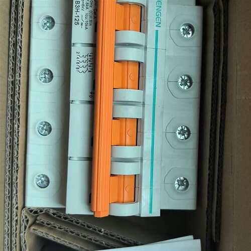 可维修Tache 4P100A塑料外壳式断路器议价