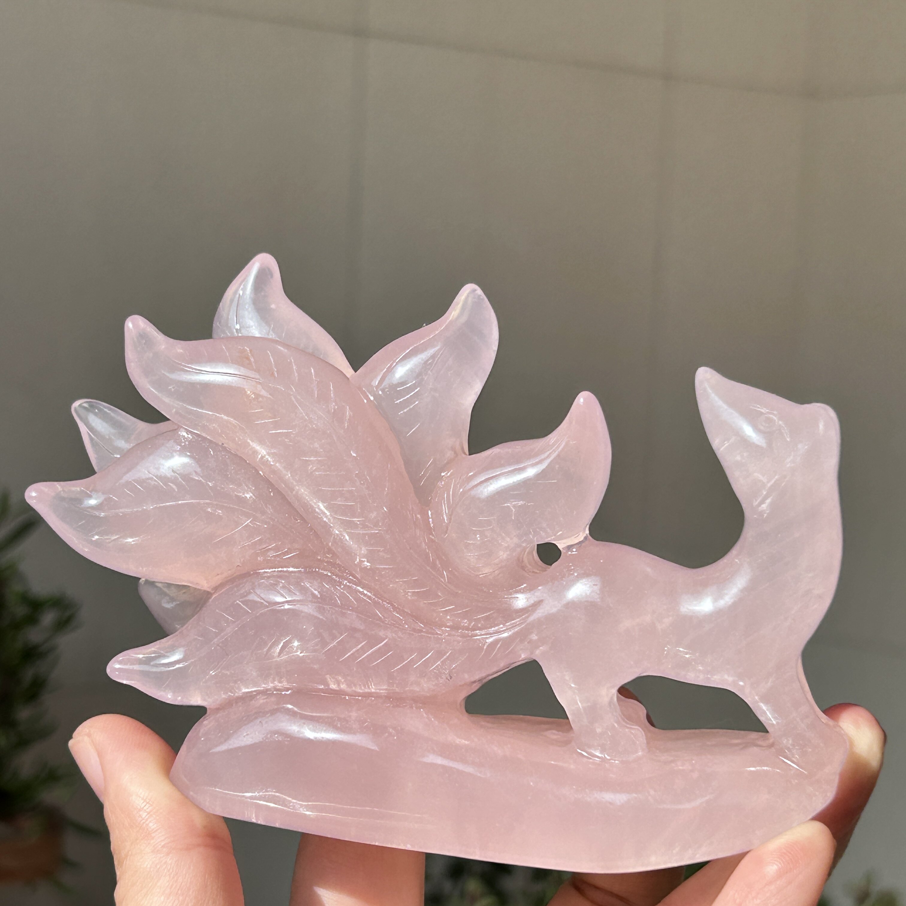 新款现货天然粉水晶九尾狐摆件手工雕刻立体双面粉晶狐狸摆件