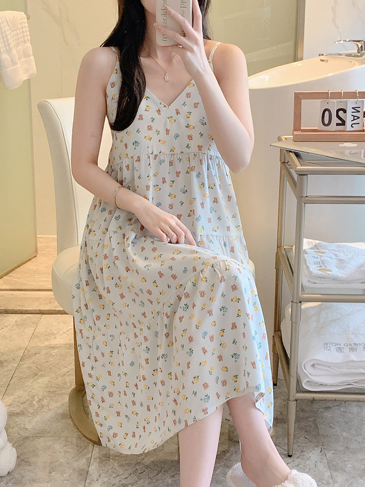 여성을위한 여름 서스펜더 NIGHTDRESS 얇은면 실크는 섹시한 꽃 달콤한 소녀 새로운면 실크 중간 길이 스커트 외부에 착용 할 수 있습니다