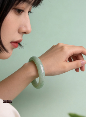 天然玉手镯女款真玉手镯豆种浅绿玉镯玉石手镯带证书包邮配饰饰品