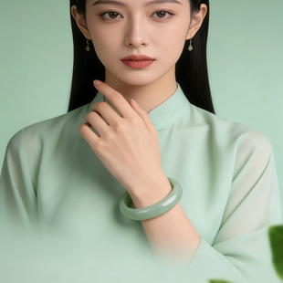 气质手镯女款饰品浅绿色天然玉石手镯女浅绿抛光中式禅意风玉镯子