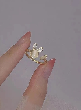 猫眼石戒指女小众设计甜美可爱小兔子胡萝卜指环开口戒送闺蜜礼物