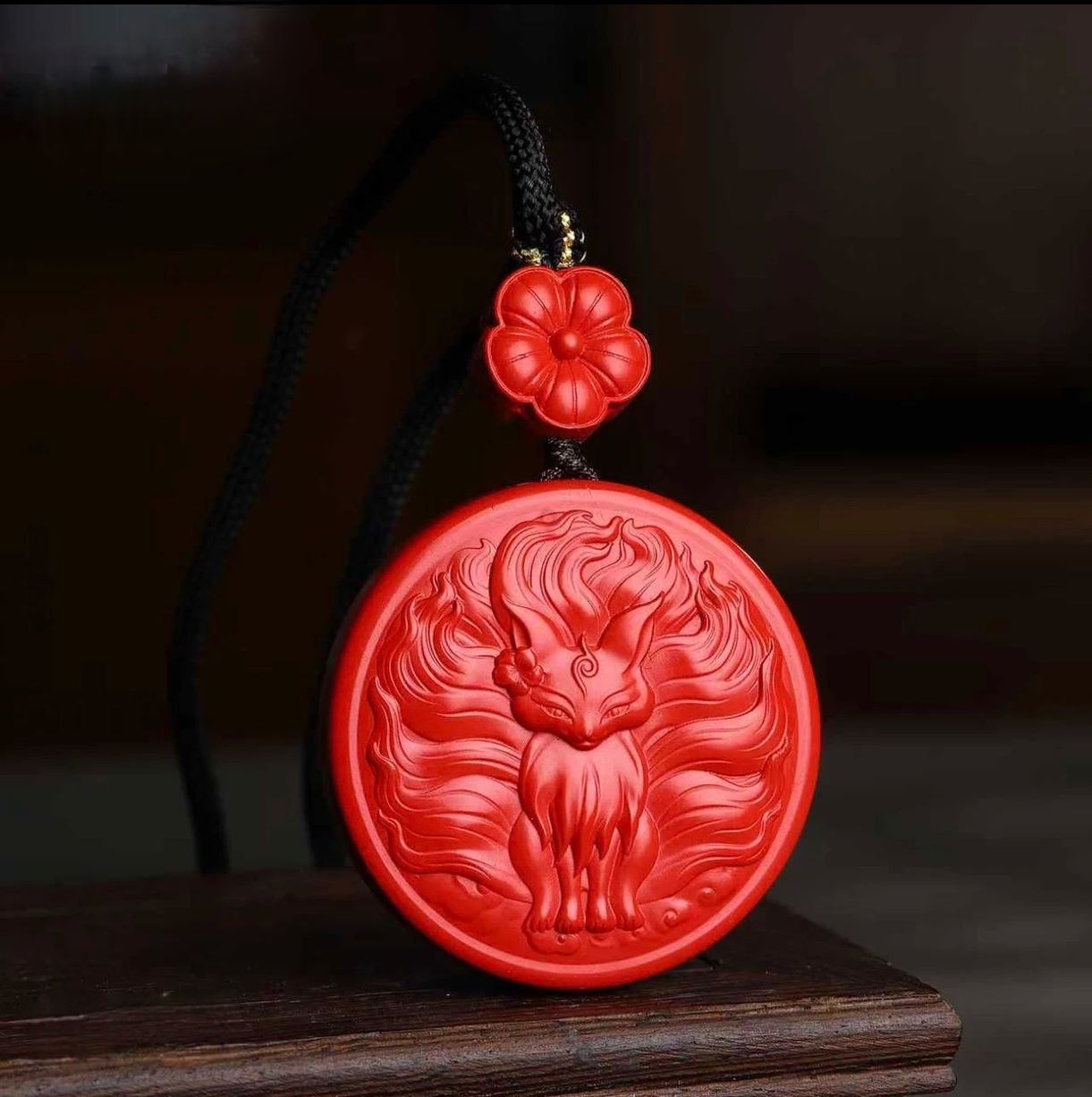 天然朱砂九尾灵狐吊坠本命年红砂