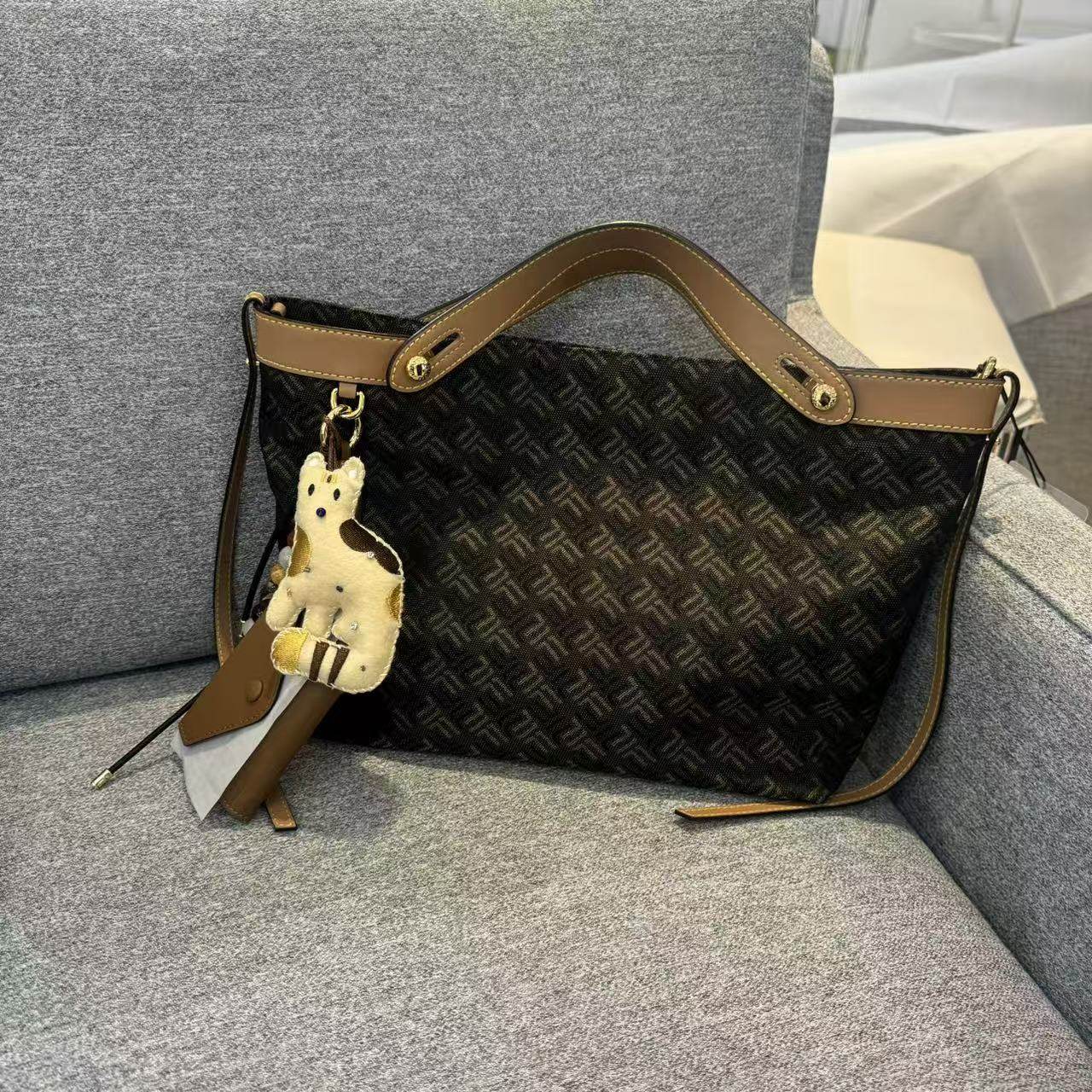 菲安妮2026新款时尚百搭单肩斜挎包女专柜正品FAAFJQC001啡驼色,箱包皮具/热销女包/男包,通用款女包,淘宝优惠券,粉丝福利购,淘宝优惠卷