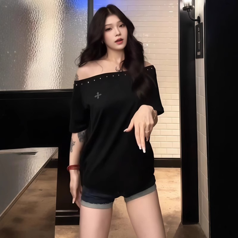 美式街头斜领露肩短袖T恤女夏季穿搭铆钉辣妹宽松显瘦打底衫上衣