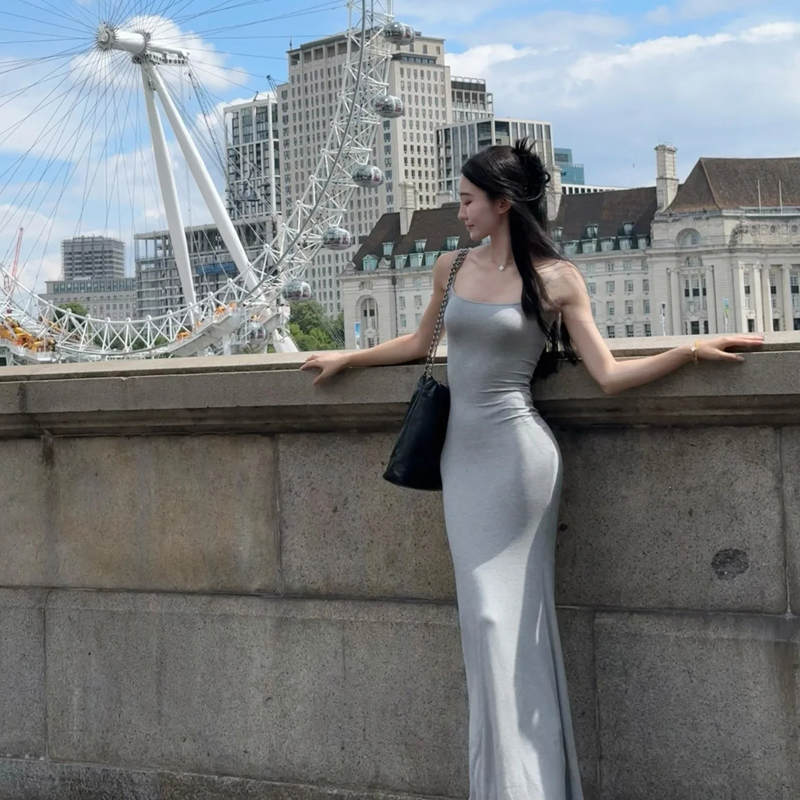 螺纹针织吊带紧身包臀长裙