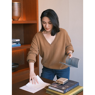 100精纺山羊绒V领长袖 经典 针织毛衣 优雅永恒 LORRAINES25冬新款
