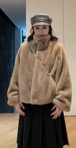 宅女同款 WEEEECHAN 卡其色立领短款毛毛环保皮草外套女皮毛一体