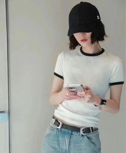 （清仓不退换）次日早晨小众24早春新款圆修身领刺绣短袖T恤