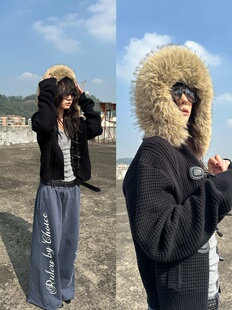 现货 碳酸欧阳娜娜同款 WEEEECHAN 连帽大毛领牛角扣针织毛衣外套