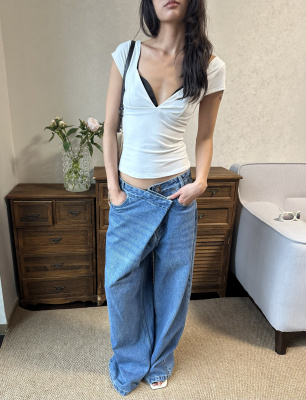 易梦玲同款 WEEEECHAN次日早晨 立体剪裁性感低v领修身T恤上衣女