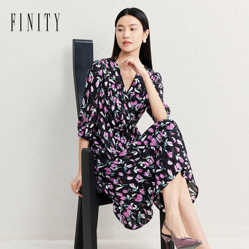 FINITY菲妮迪连衣裙2025秋新款简约黑底印花气质不规则V领上衣女