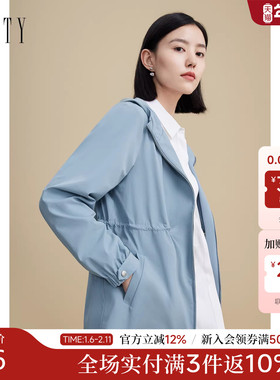 菲妮迪品牌风衣2025年秋季新款简约气质连帽耐皱灰蓝色时尚外套女