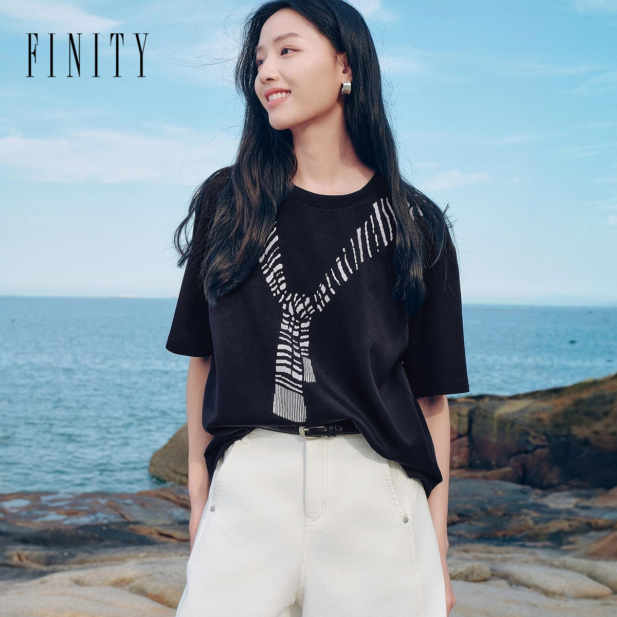 FINITY菲妮迪T恤2026年夏季新款简约印花黑色圆领短袖上衣