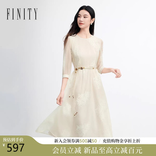 FINITY菲妮迪连衣裙2026年春季新款简约圆领米黄色优雅系带长裙女