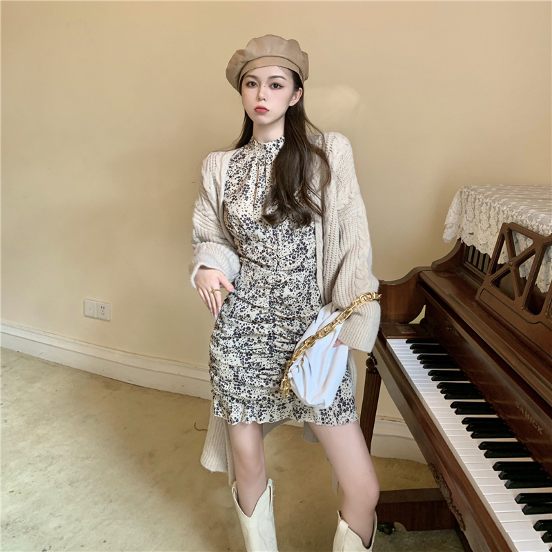 Real price autumn and winter long sweater coat + leopard print bra + floral Pleated Dress