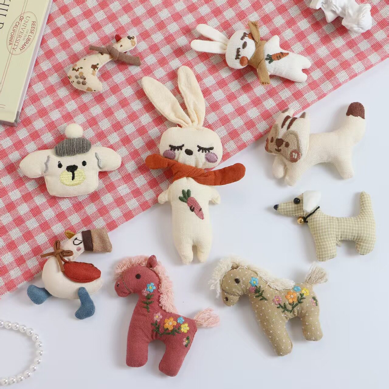 新款卡通萌宠玩偶刺绣小动物胸针