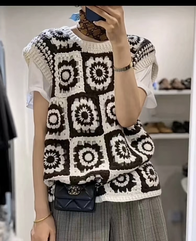 欧货新款圆领拼色图方格花朵黑白色无袖羊毛针织衫钩花手工