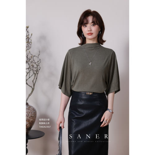 SANER秋冬中高领极简女上衣