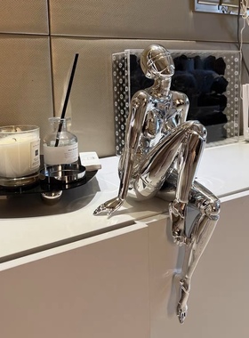 现代简约潮玩空山基机械姬客厅