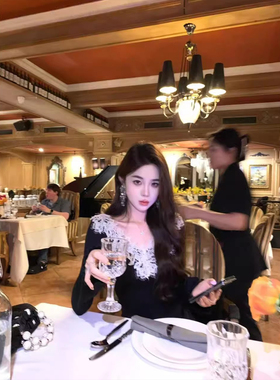 木子李的李早秋花边蕾丝V领长袖针织长裙子设计感修身显瘦连衣裙