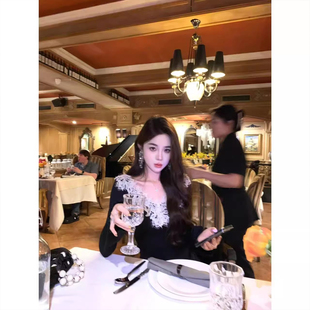 显瘦连衣裙 针织长裙子设计感修身 木子李 李早秋花边蕾丝V领长袖