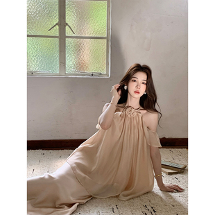 温柔风露肩挂脖花朵上衣半身裙套装 法式 两件套 李2025夏季 木子李