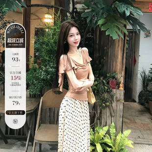 木子李的李设计感褶皱收腰露肩荡领亲肤针织上衣女波点印花半身裙