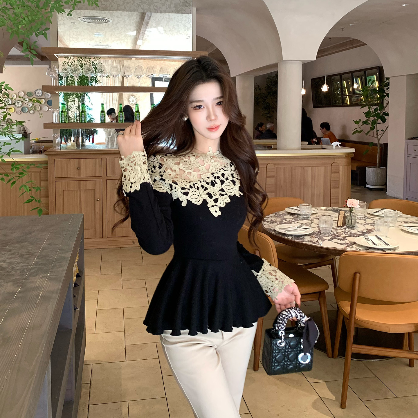 木子李的李设计感镂空蕾丝拼接亲肤修身针织上衣女加绒微喇长裤冬