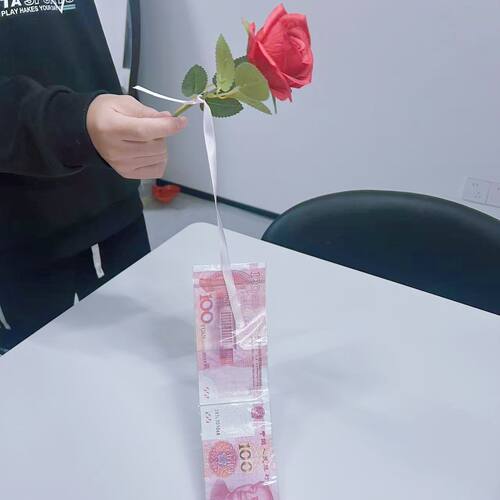 一起抽钱袋创意藏气球玫