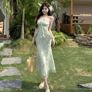 海边渡假连衣裙女夏季立体碎花绝美雪纺吊带裙长裙旅游拍照沙滩裙