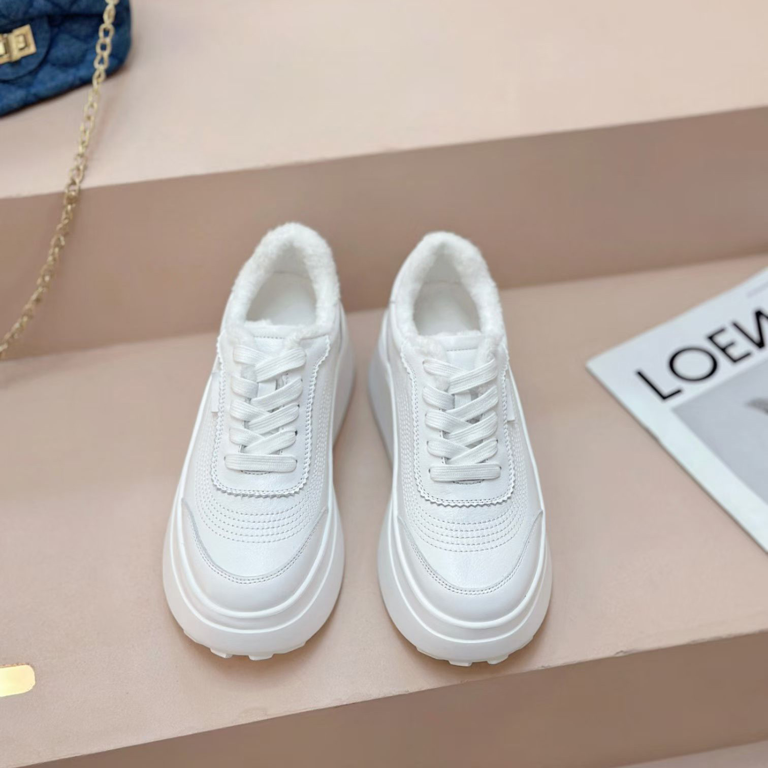 真皮加绒松糕厚底小白鞋女冬季