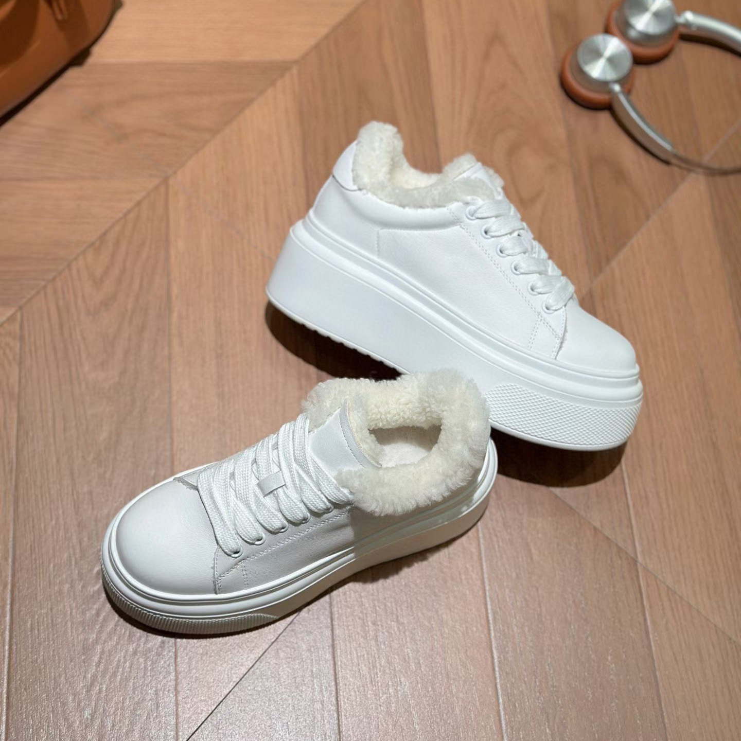 【鹿可可】真皮松糕厚底休闲板鞋女冬保暖加绒增高休闲小白鞋棉鞋
