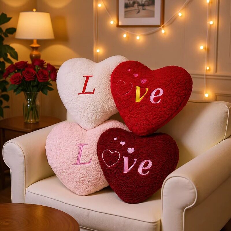 女神节love心形抱枕情人节礼物结婚婚房布置爱心靠垫床头沙发靠枕