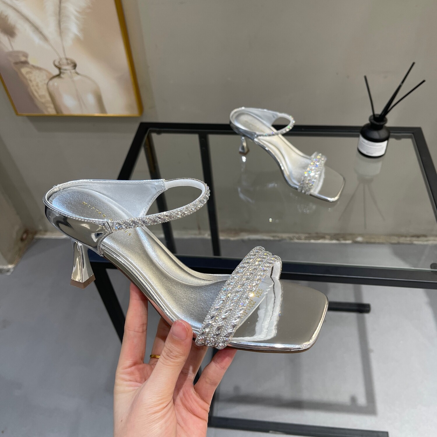 网红仙女风水钻一字拖女2026夏季新款方头细跟7cm气质高跟凉拖鞋