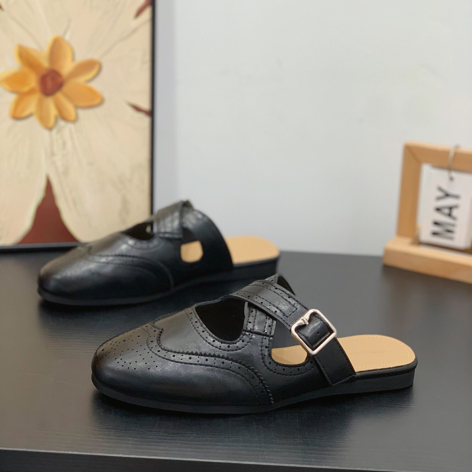 高级感复古包头拖女夏外穿2026新款英伦平底雕花布洛克懒人半拖鞋