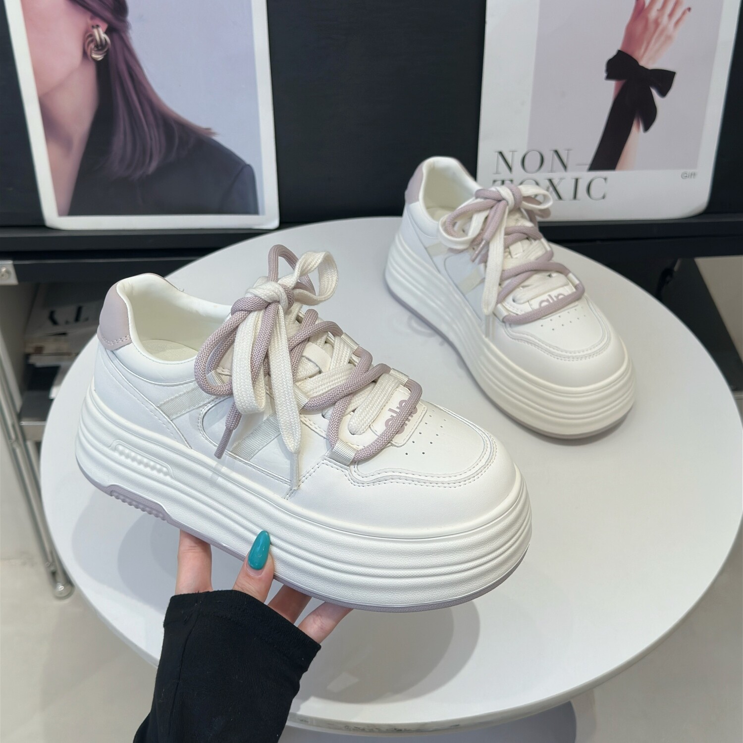 小众原创真皮小白鞋女2026春季新款超火设计感厚底增高双鞋带板鞋