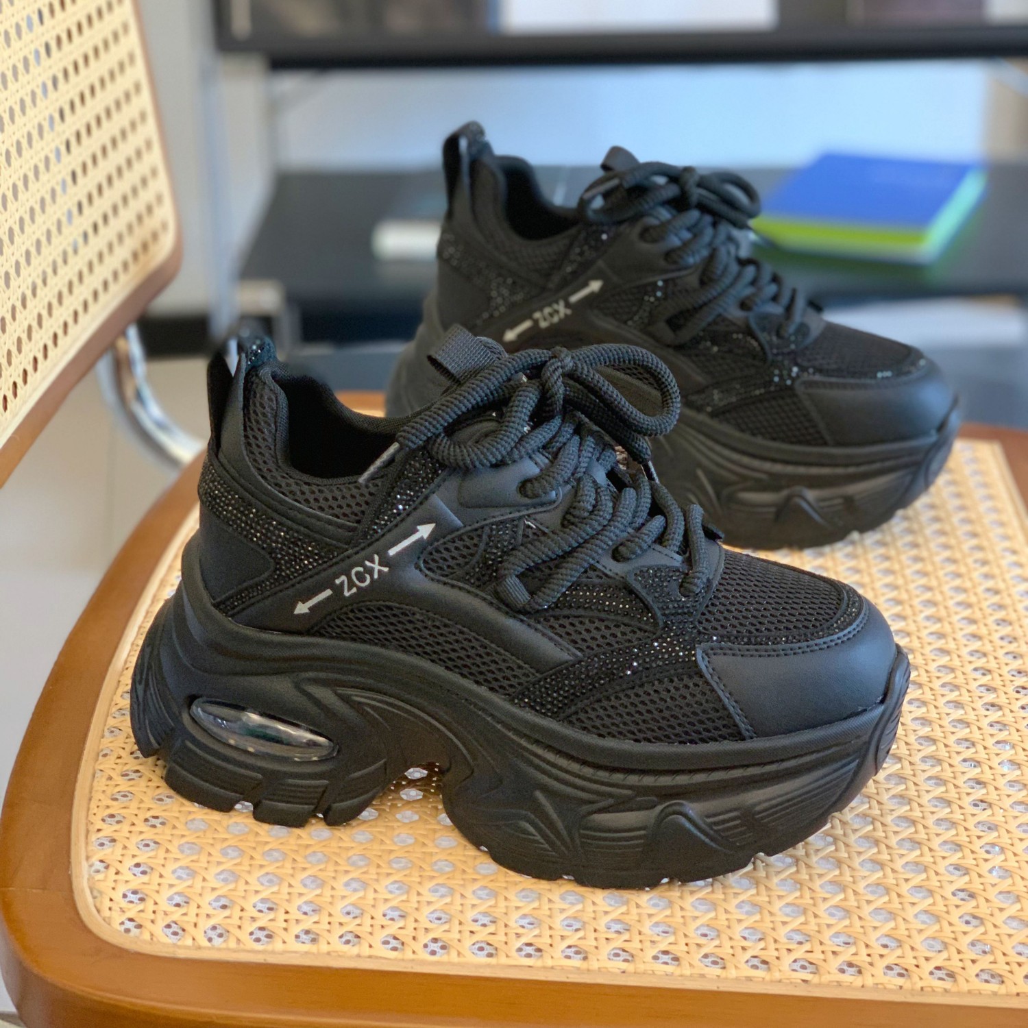 爆款厚底显腿长网面透气休闲鞋