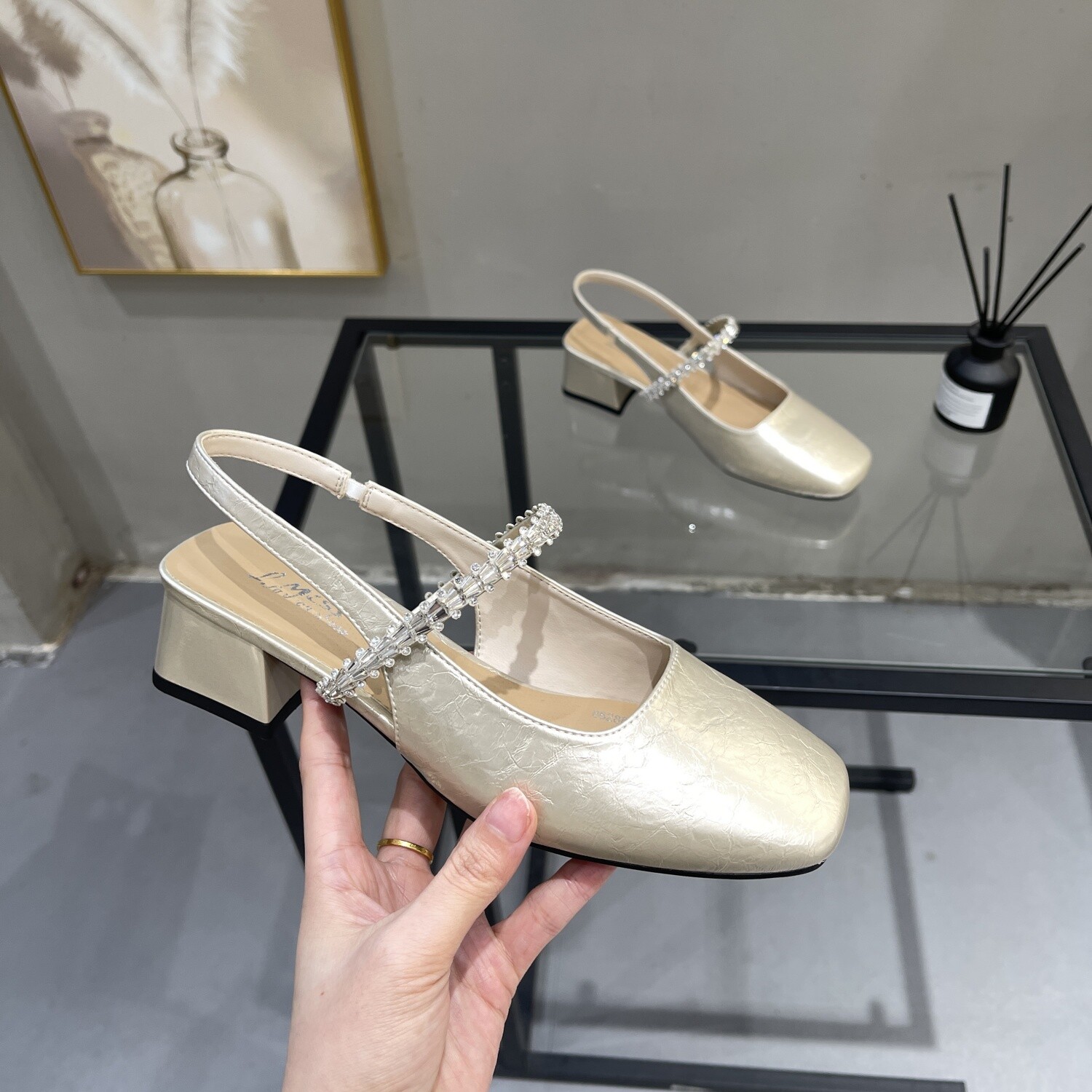 法式方头包头凉鞋女2026夏季新款配裙子水钻一字带粗跟玛丽珍单鞋