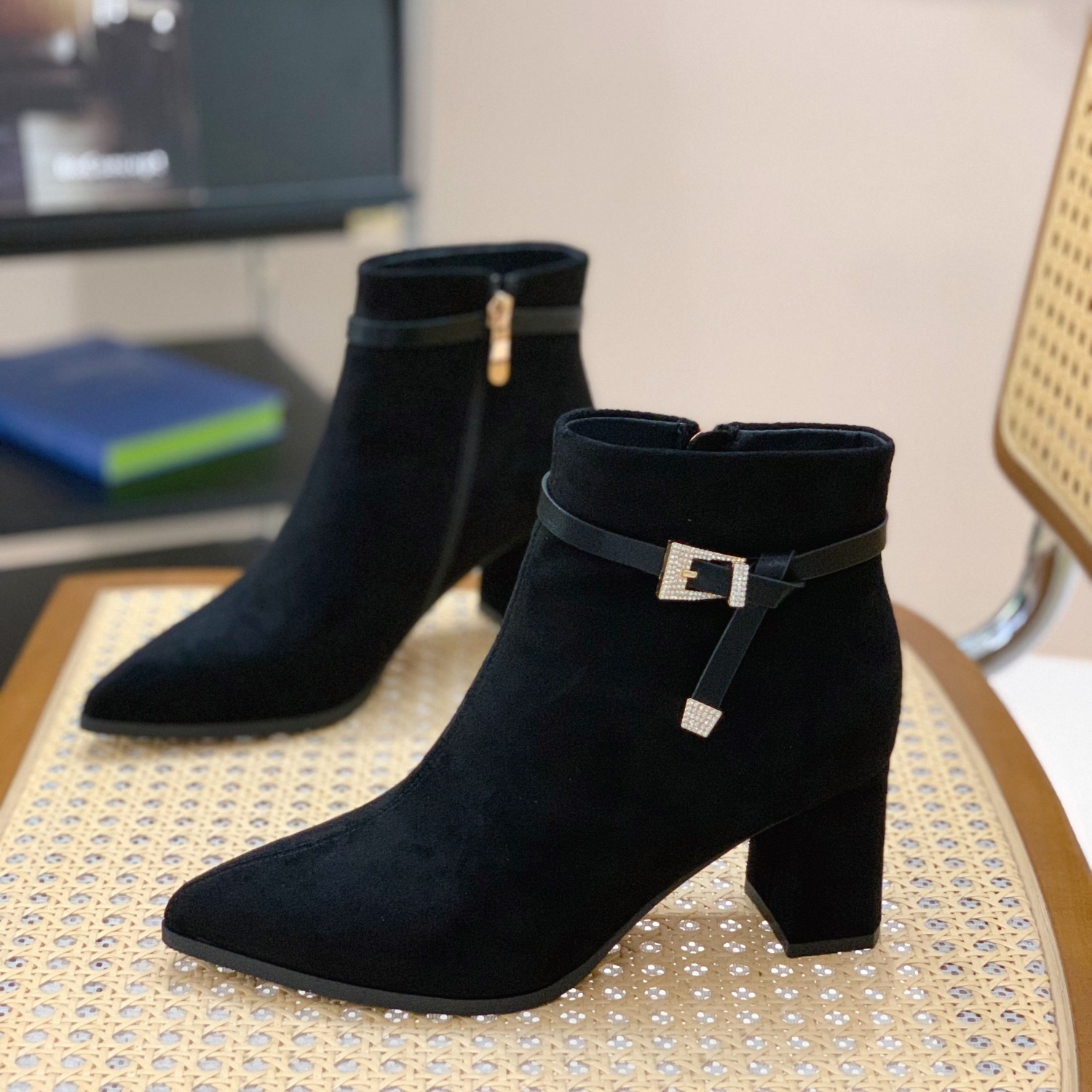 高级设计感职场通勤优雅百搭靴子