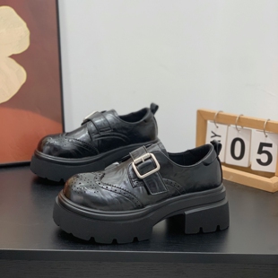 复古雕花乐福鞋女2026春新款厚底6CM布洛克小皮鞋显瘦魔术贴单鞋