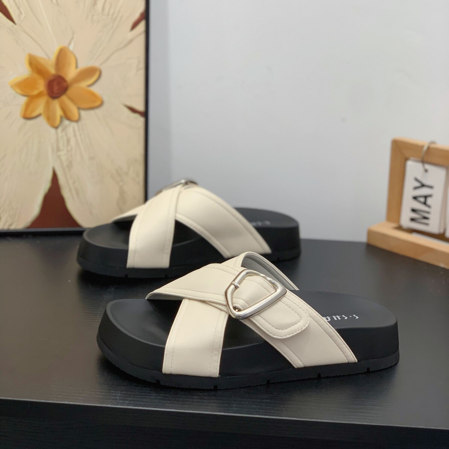 小众复古交叉皮带扣一字拖女2026新款夏季厚底百搭外穿沙滩凉拖鞋