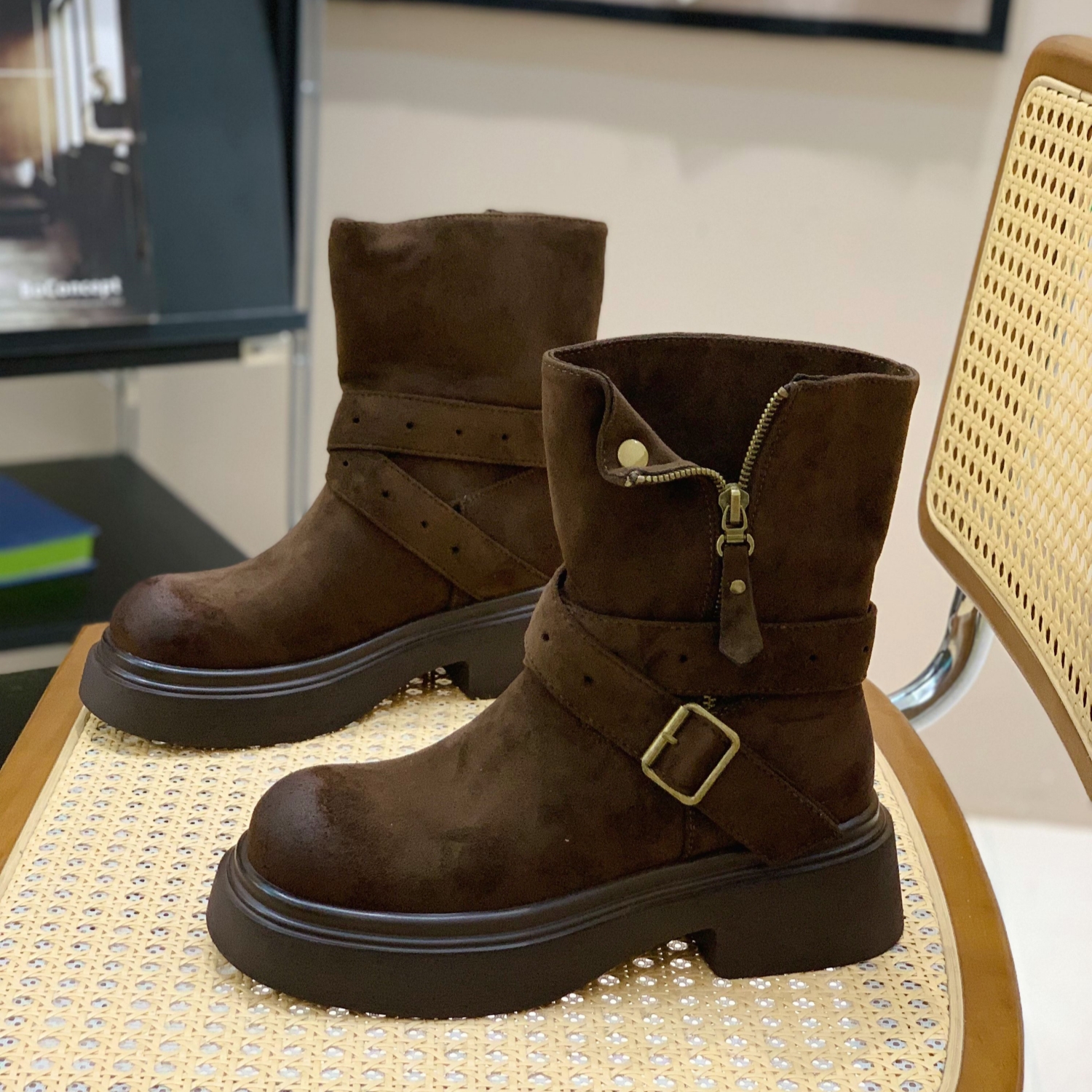 小众设计款潮流炸街通勤拉链靴子